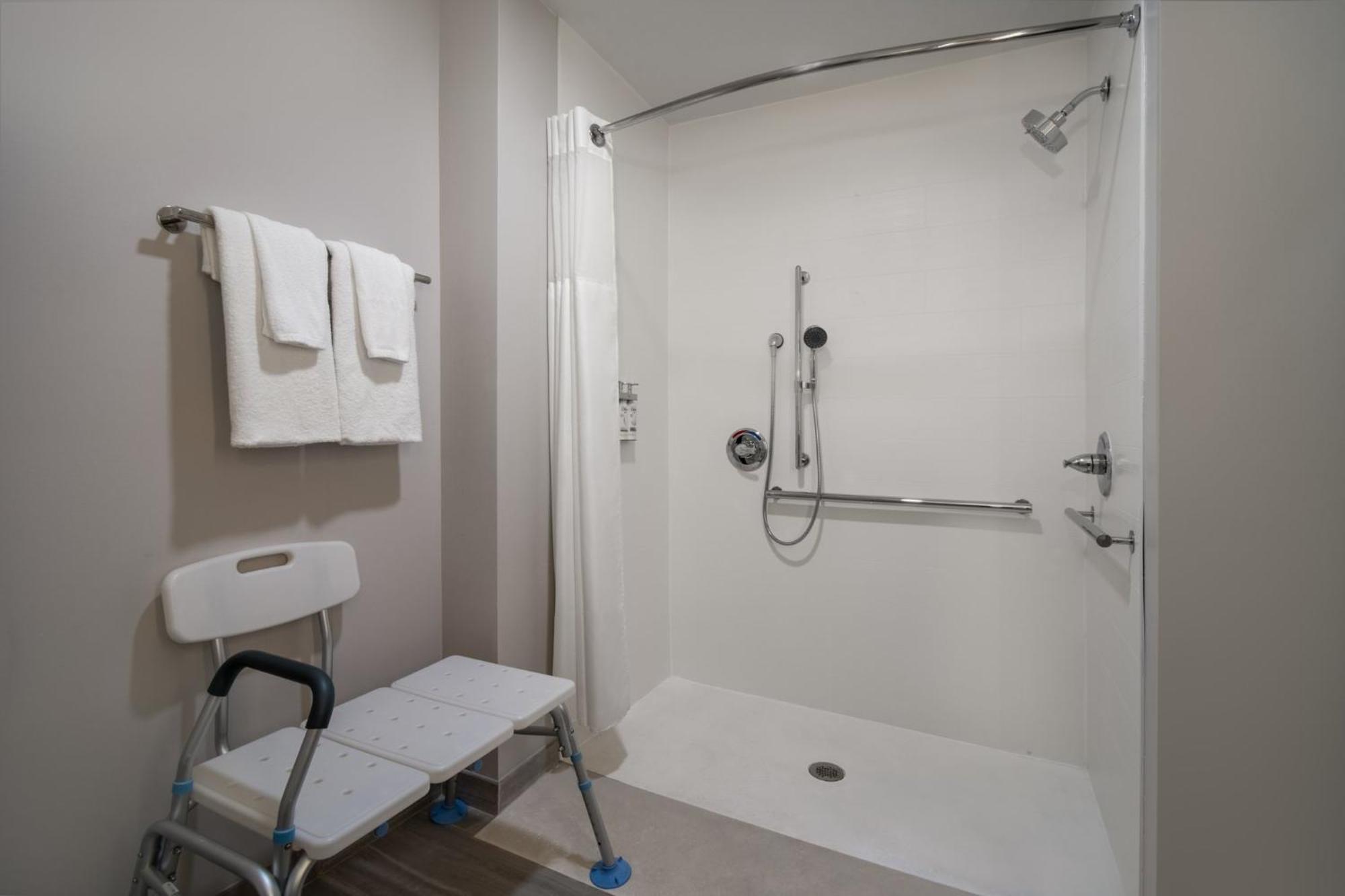 Holiday Inn Express & Suites Muskegon - Grand Haven By Ihg Exterior foto